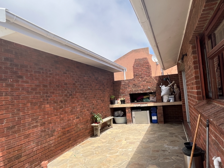 3 Bedroom Property for Sale in Heiderand Western Cape